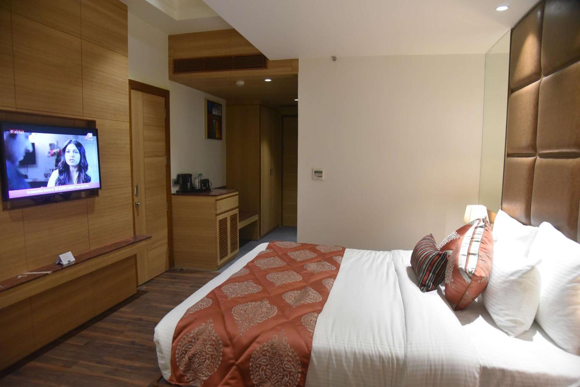 Best Western La Vista Pathānkot Zewnętrze zdjęcie